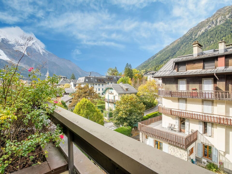 Cloud, Sky, Building, Mountain, Plant, Window, House, Mountainous Landforms, Leisure