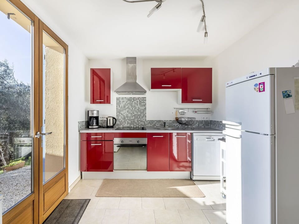Cabinetry, Property, Countertop, Sink, Tap, Kitchen Stove, Wood, Lighting, Kitchen Sink, Interior Design