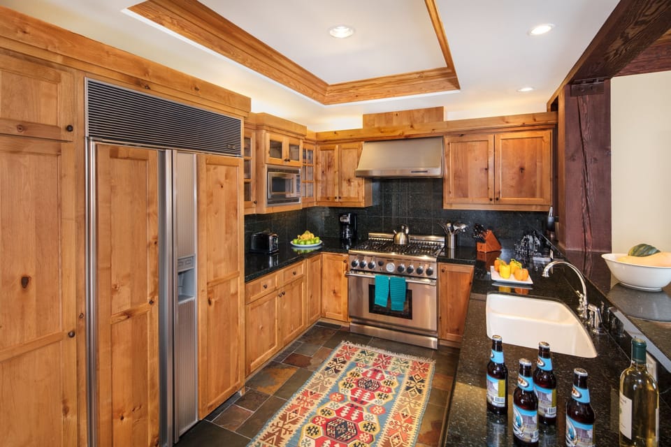 Full equipped kitchen with high quality appliances.
