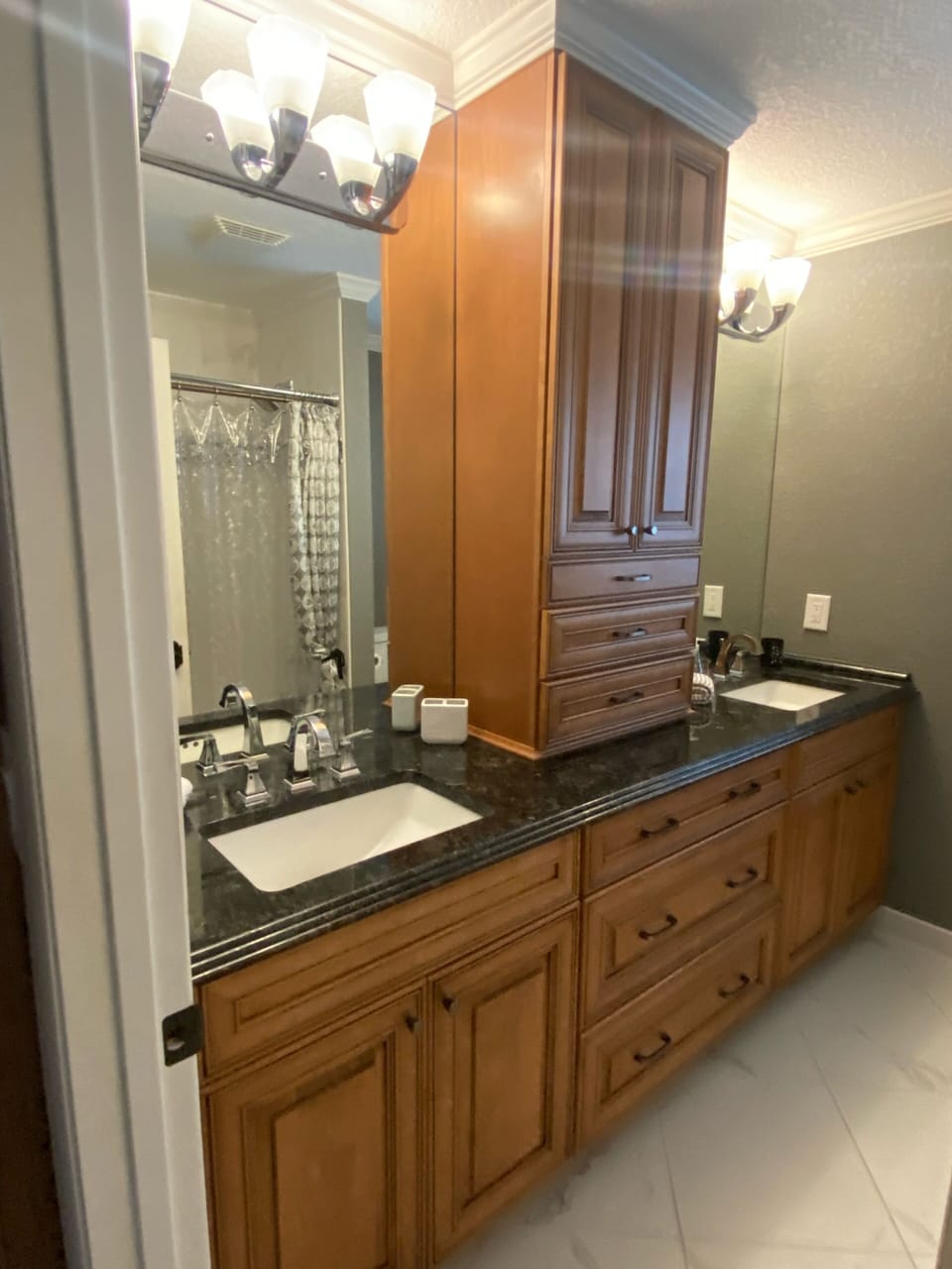 Shared guest bathroom with dual sinks and bath/shower combo