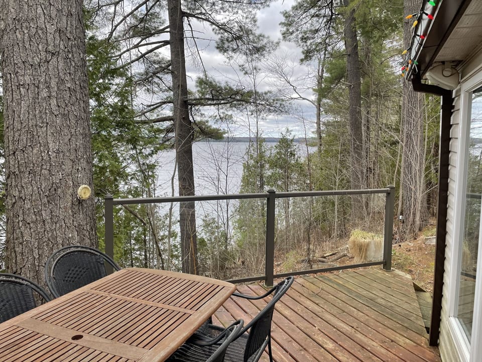 2nd deck off of kitchen with outdoor dining area
