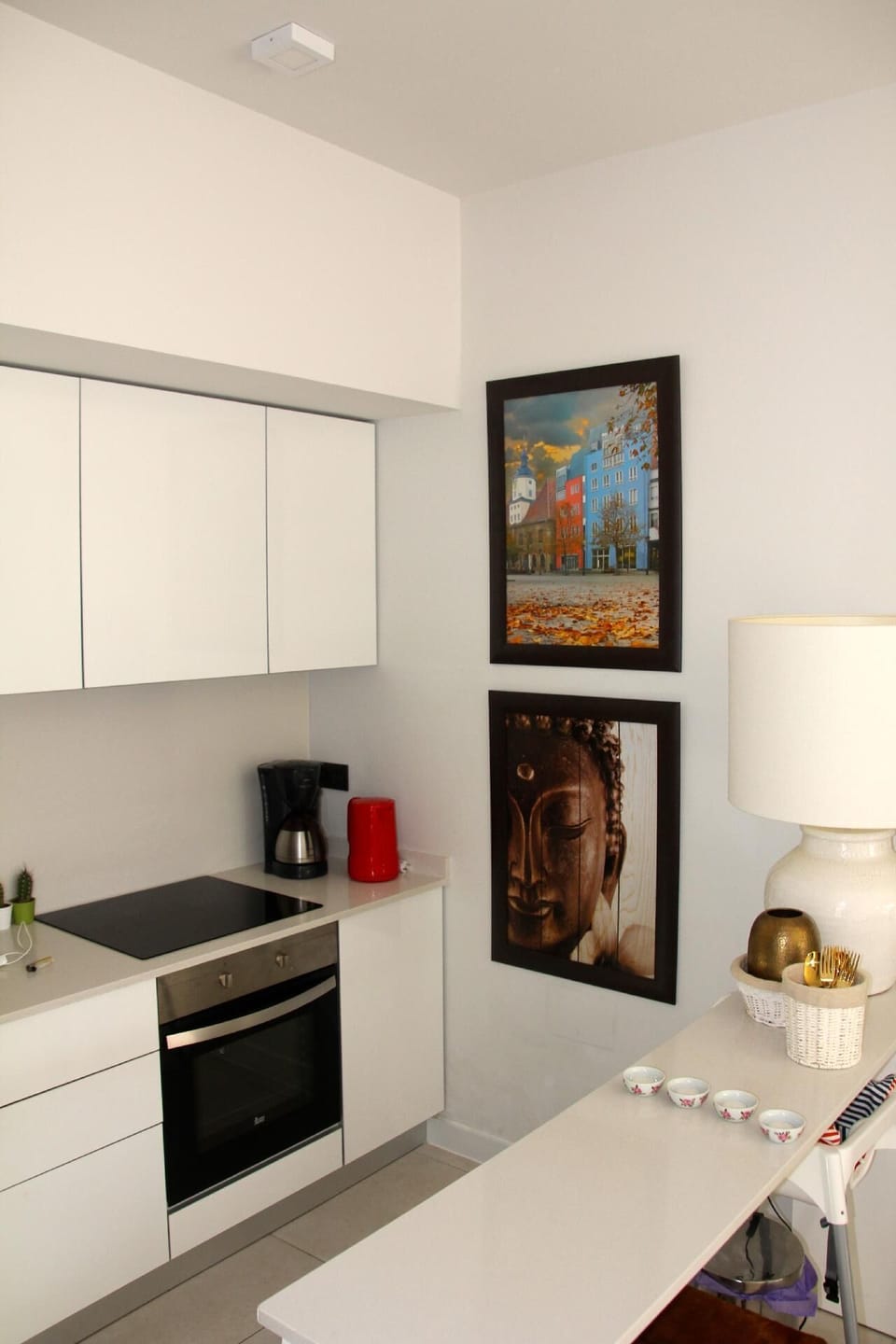 Kitchen area. kitchen