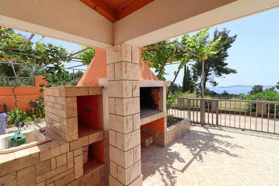 Area that directly surrounds the property. BBQ