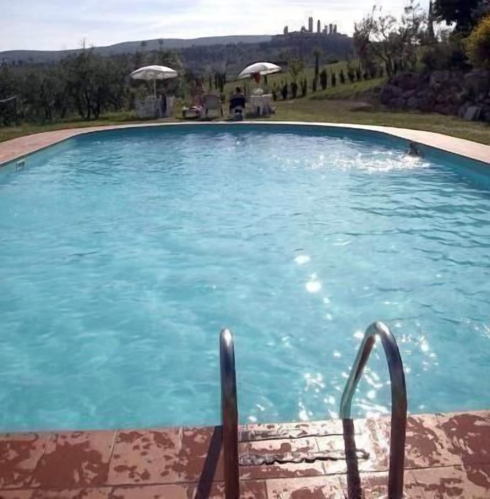 Swimmimg pool mt 16x6 depth from mt 1,40 to 2,00