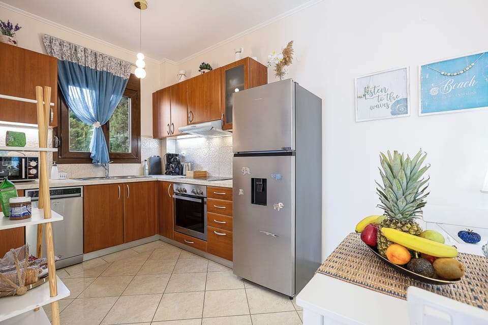 Modern kitchen fully equipped for your culinary moments and local flavors.