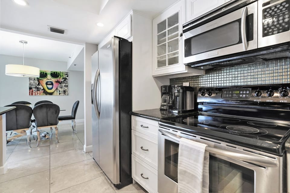 Fully equipped kitchen, washer/dryer 