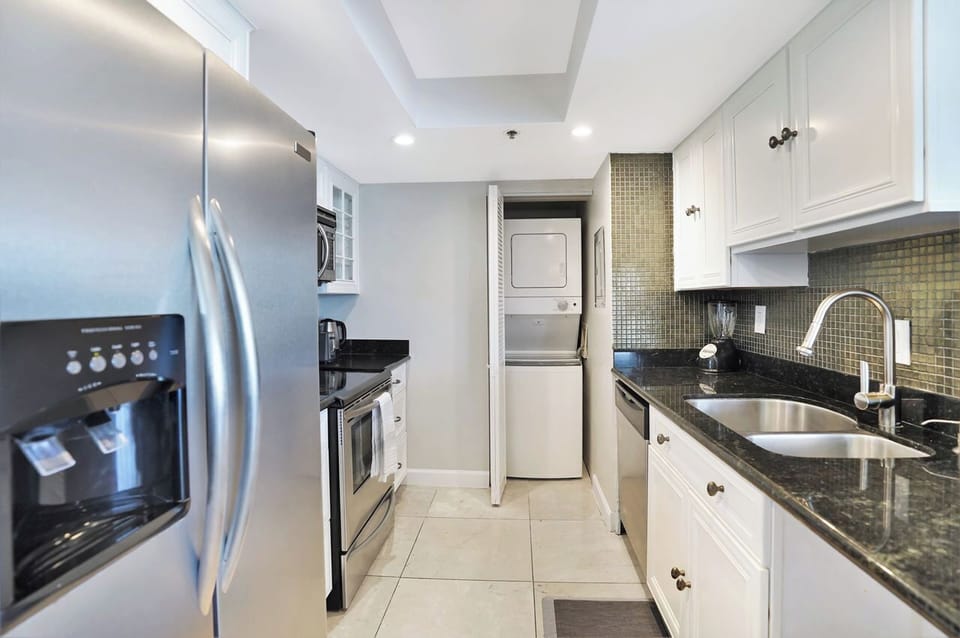Fully equipped kitchen, washer/dryer 