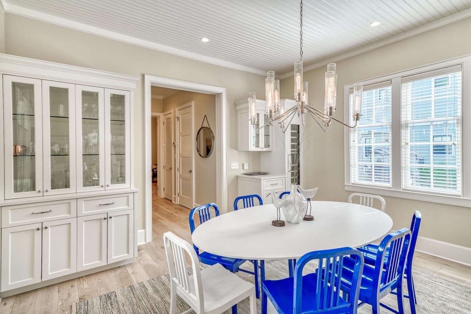 A other great pic of the dining area