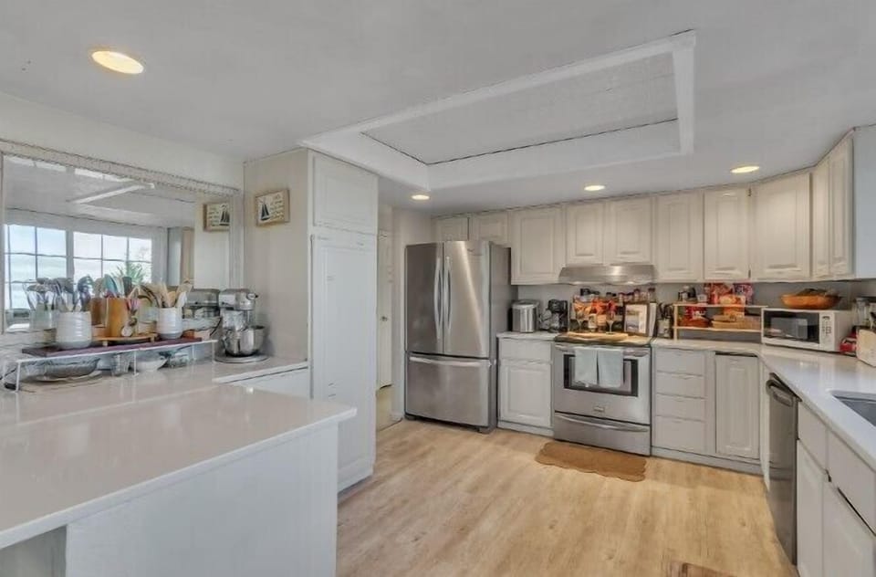 Main Kitchen-stocked for your cooking and dining needs