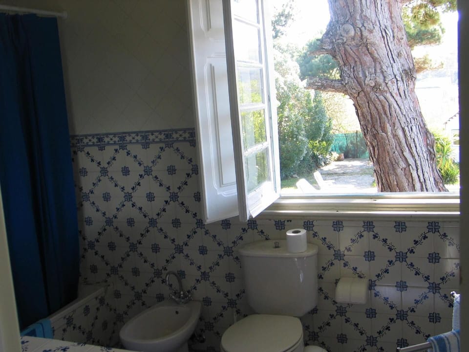 bathroom v