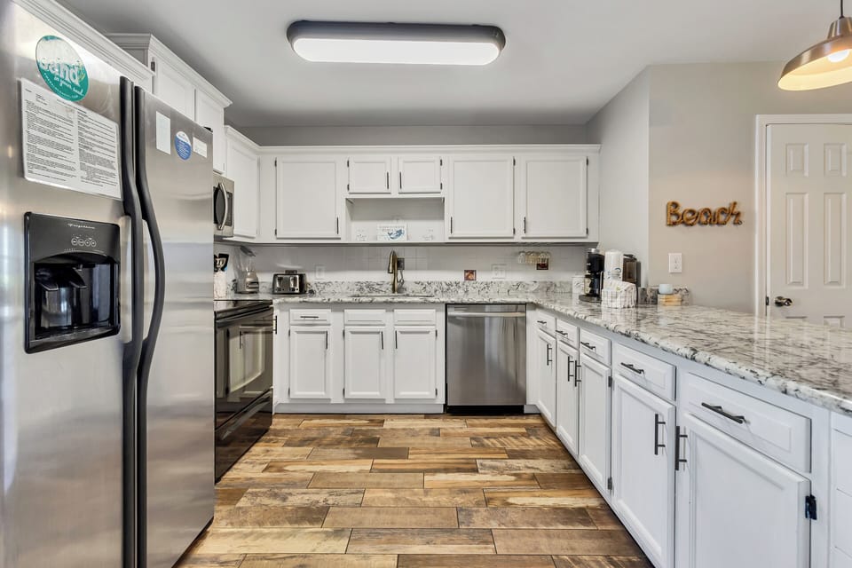 Large upgraded kitchen