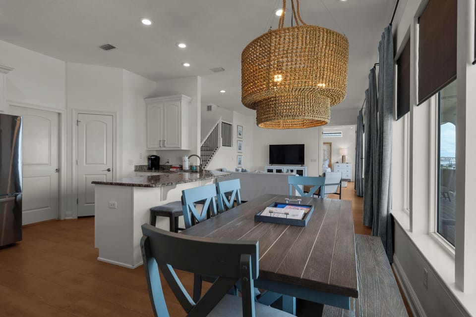 Dining room that seats six