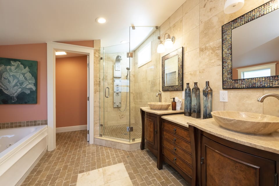 Beautiful Master Bathroom 