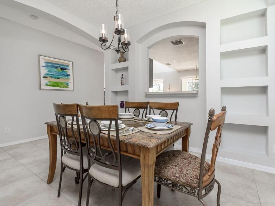 Dining area. 6 Chairs Dinning Table