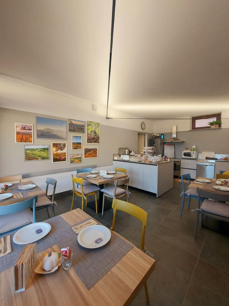 breakfast in a separated kitchen (b&b service)
