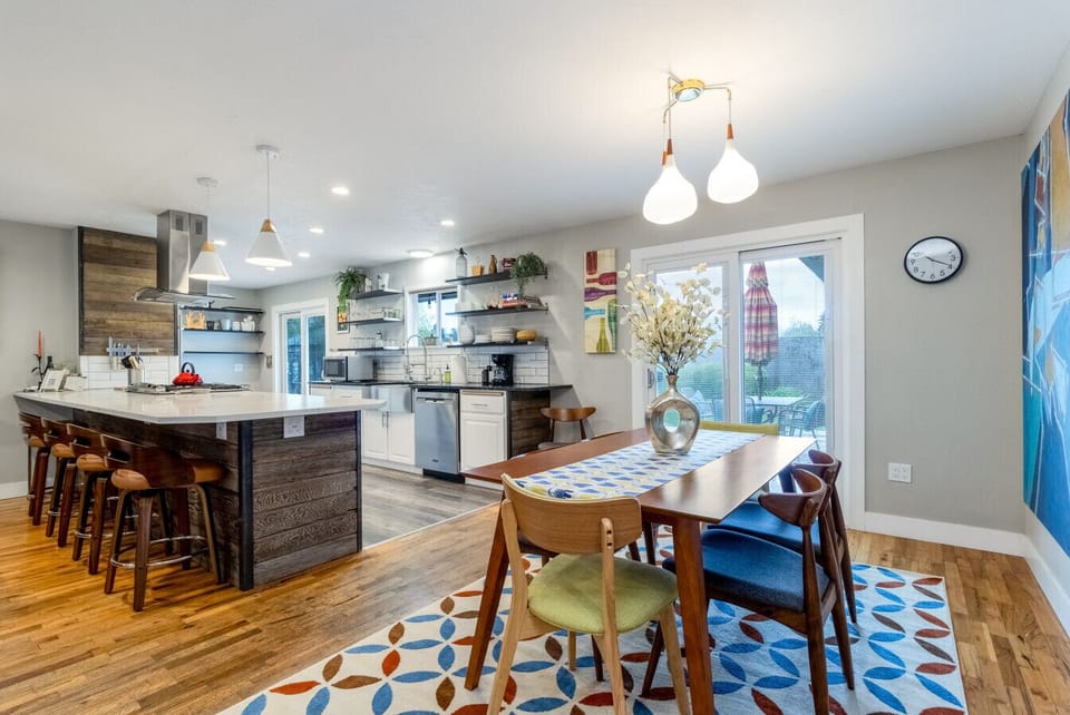 Dining Table seats up to 6 + 4 Barstool Seats at Island