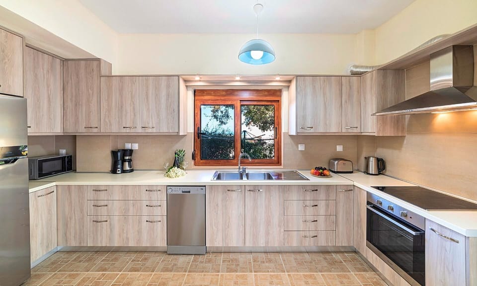 Kitchen area. Grand View Villa | HotelPraxis Group