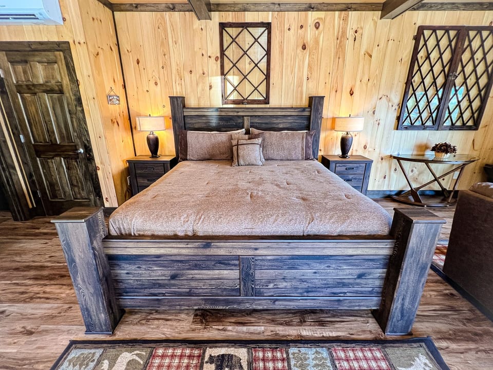 Studio King Bedroom.  Perfect for a couples get away to relax & enjoy the views.
