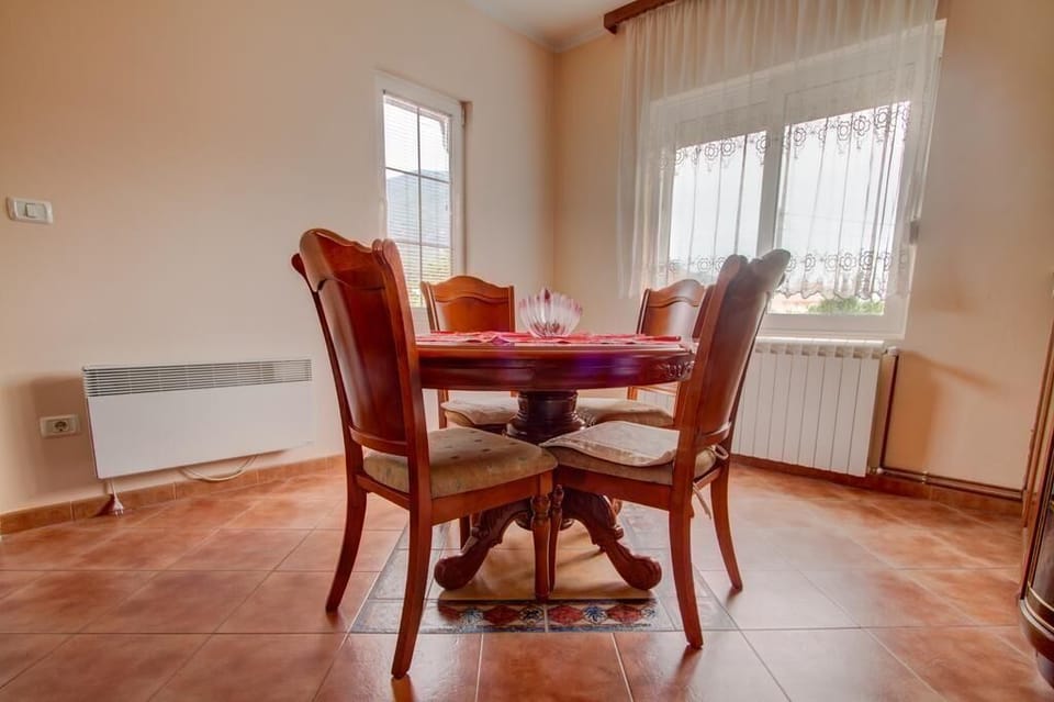 Dining area. Dining area is comfortable for up to 6 persons.