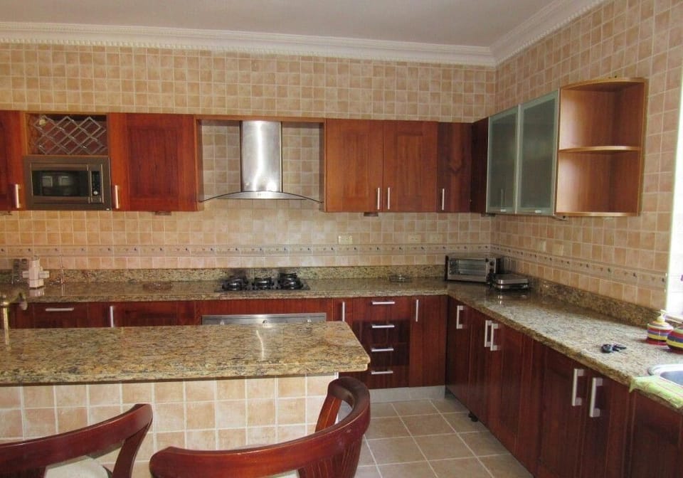 Kitchen area. kitchen island