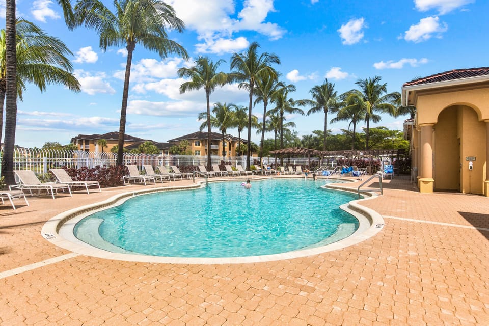 Gorgeous large pool.