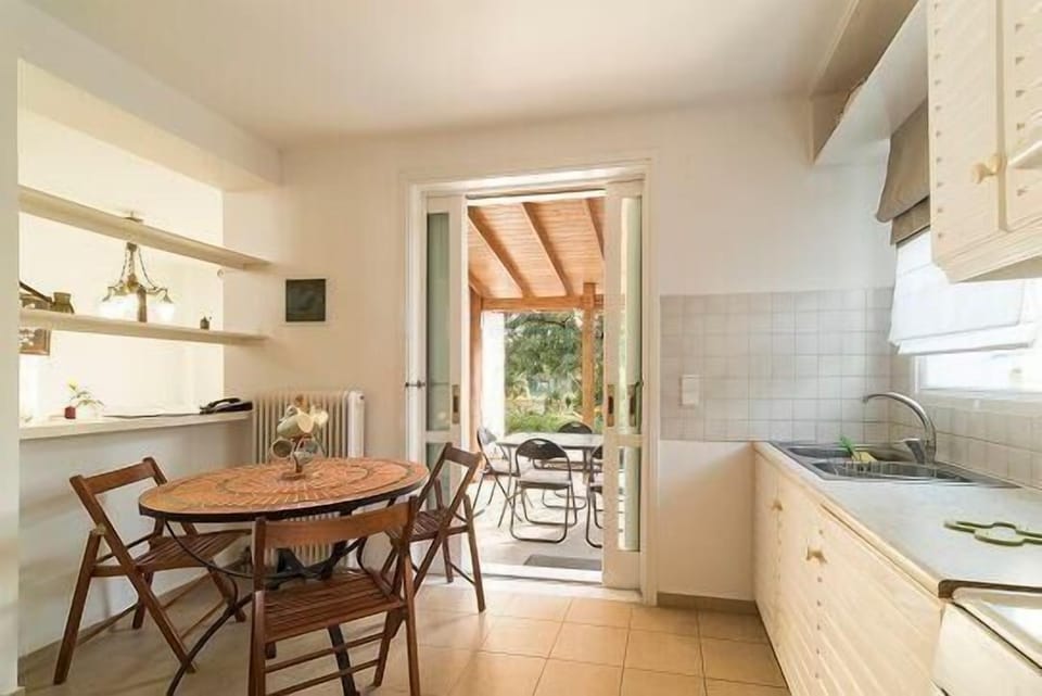 Kitchen area. Kitchen