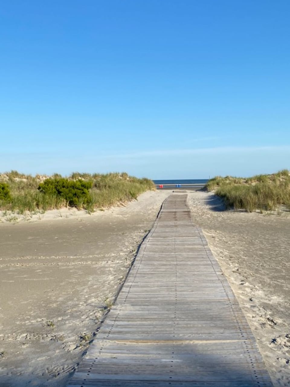 A quick, one block walk to the Crest free beach.