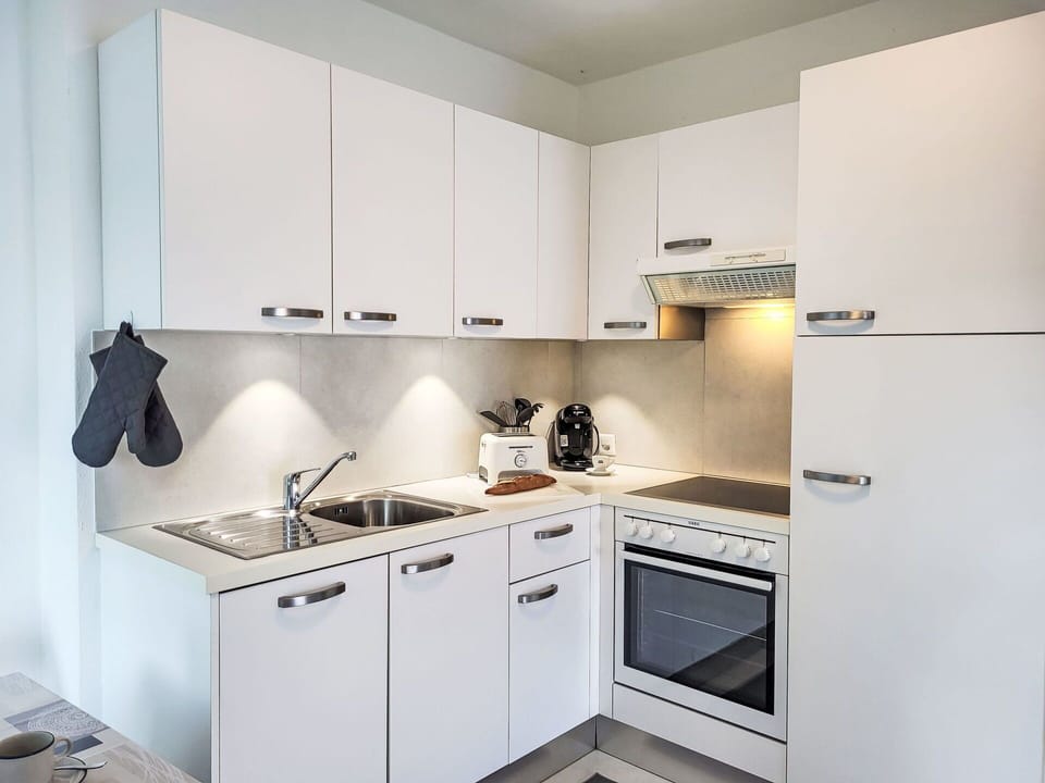Kitchen Appliance, Kitchen, Countertop, Cabinetry, Major Appliance, Home Appliance, Kitchen Stove, Interior Design, Stove, Furniture