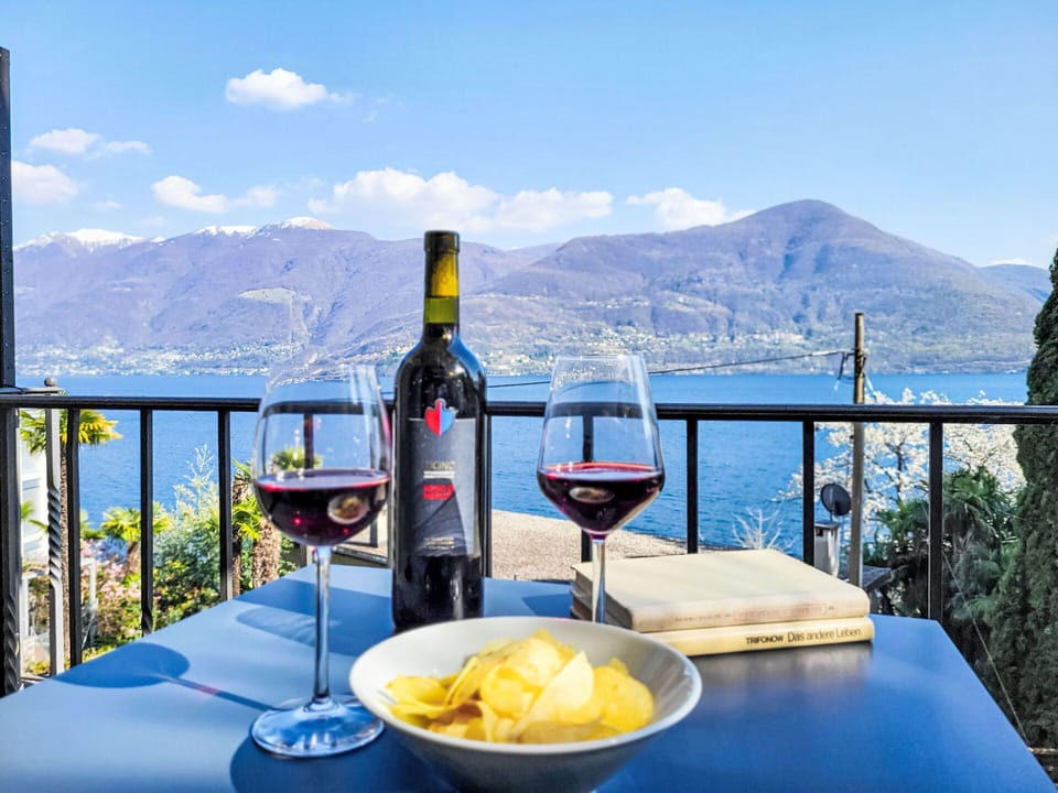 Drinkware, Table, Furniture, Mountain Range, Wine, Barware, Restaurant, Stemware, Sea