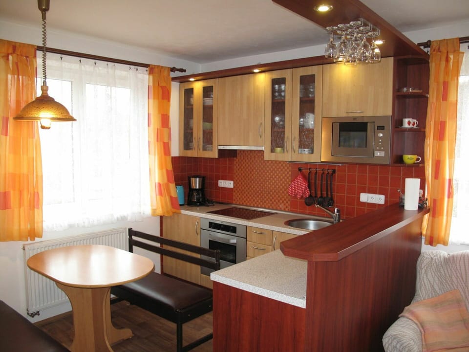 Table, Furniture, Countertop, Cabinetry, Couch, Houseplant, Wood, Television, Kitchen, Home Appliance