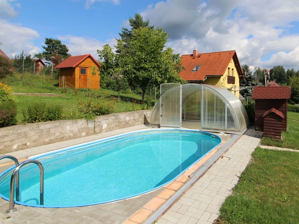 Water, Cloud, Plant, Sky, Property, Swimming Pool, Building, Azure, Tree, Shade