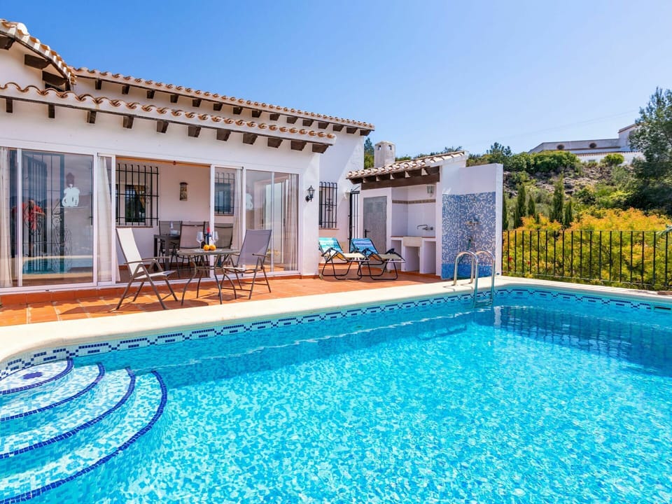 Water, Sky, Plant, Property, Swimming Pool, Building, Blue, Azure, Window, Chair