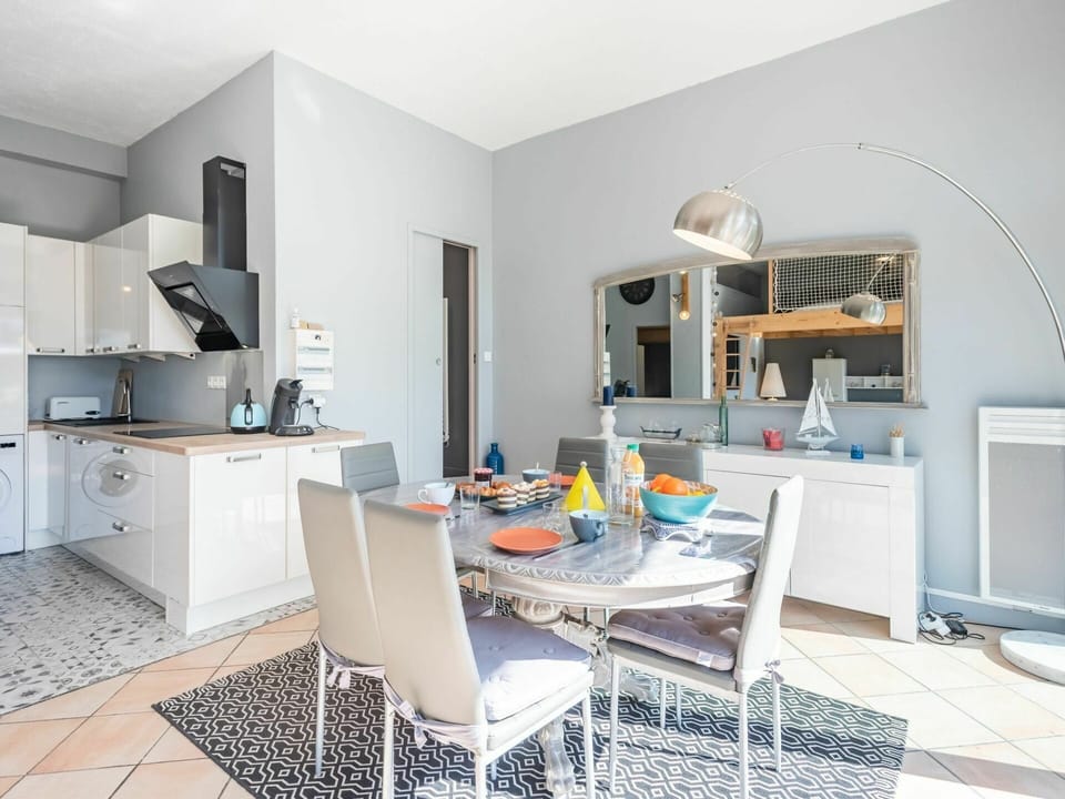 Furniture, Property, Cabinetry, Countertop, Chair, Interior Design, Kitchen, Table, Floor, Living Room