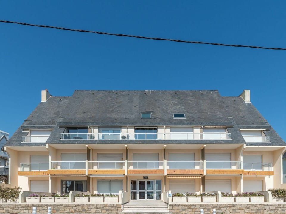 Sky, Building, Window, Property, Door, House, Wood, Neighbourhood, Siding, Residential Area