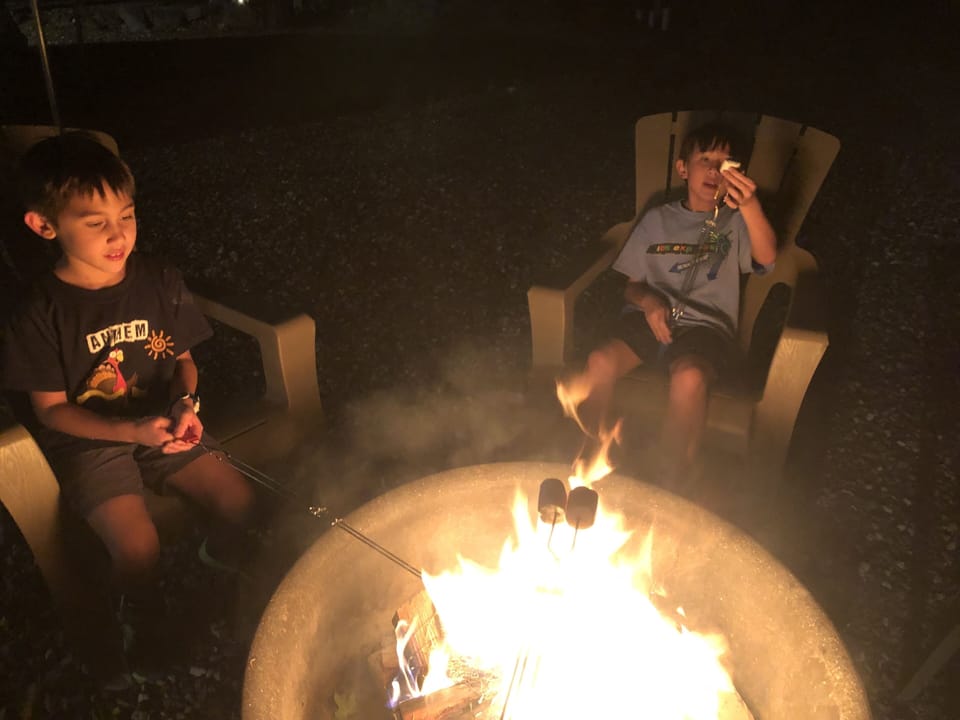 Can use firepit only on 'burn days' (pinewoodfire.org), fall to spring typically
