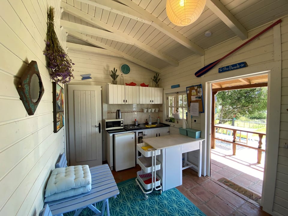 Well-equipped kitchen with everything you need for a relaxed self-catering stay.