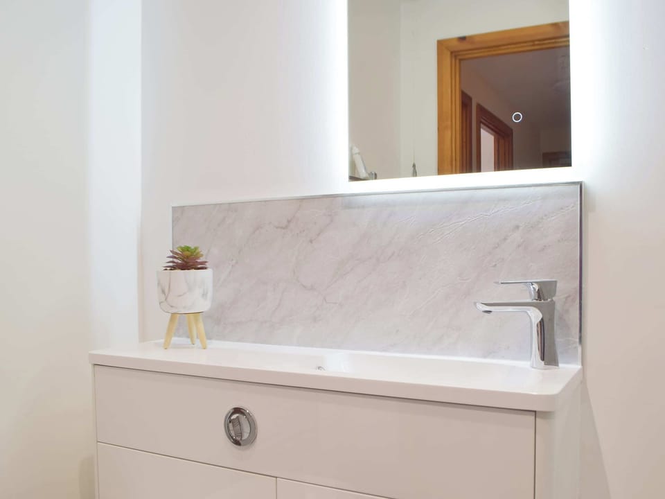 Shower room | Marina Retreat, Milford Haven
