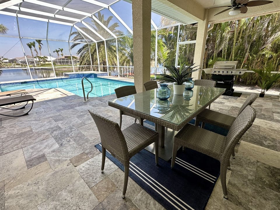 Villa Dolphin Cove - Outdoor Dinning