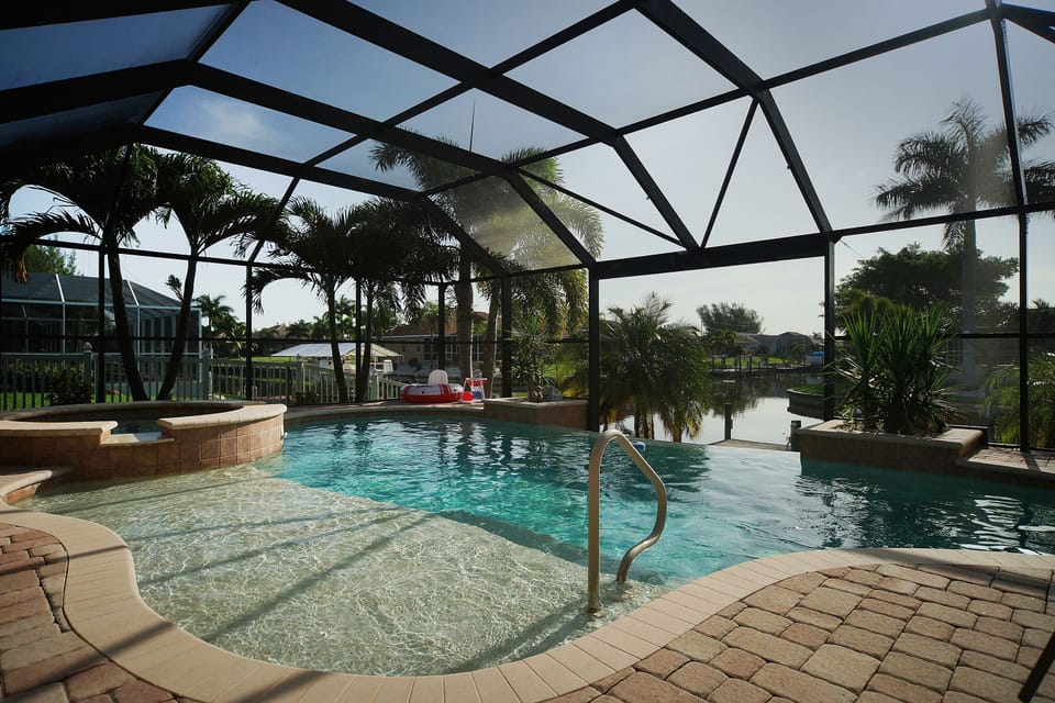 HOSPITALITY FOX - VILLA SUNRISE - SUN LEDGE POOL VIEW