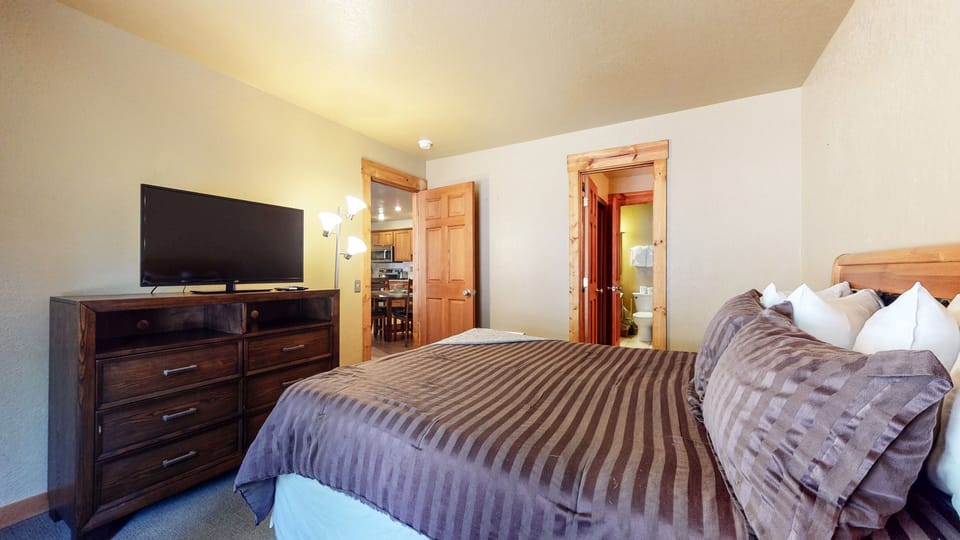 Furniture, Screen, Bedroom, Room, Indoors