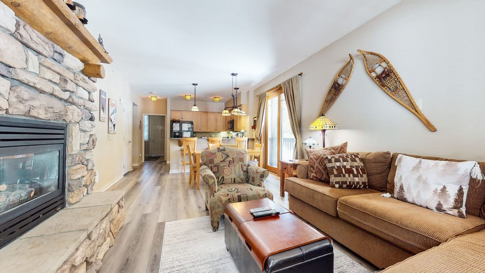 Home Decor, Furniture, Indoors, Living Room, Couch