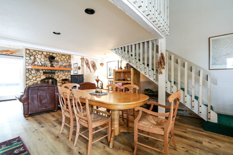 Hardwood, Chair, Furniture, Flooring, Floor