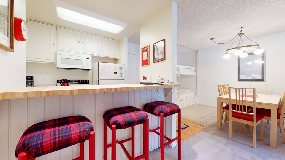Furniture, Kitchen Island, Indoors, Room, Chair