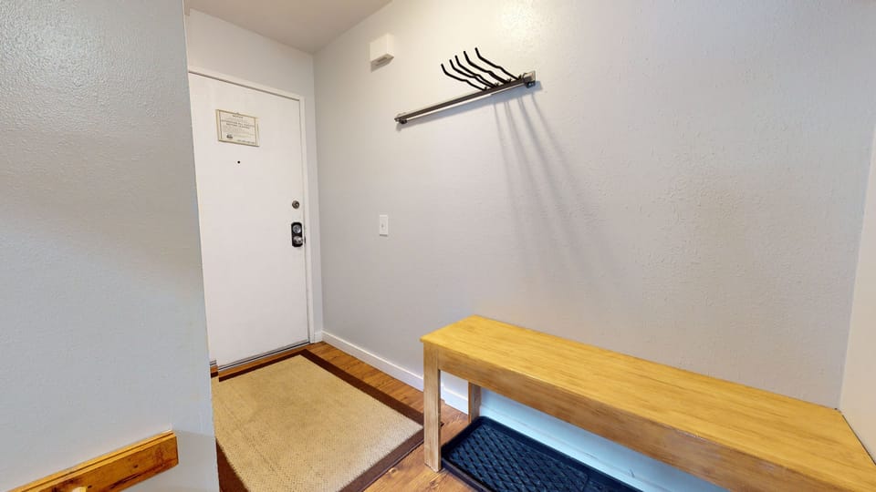 Flooring, Floor, Hardwood, Indoors, Room