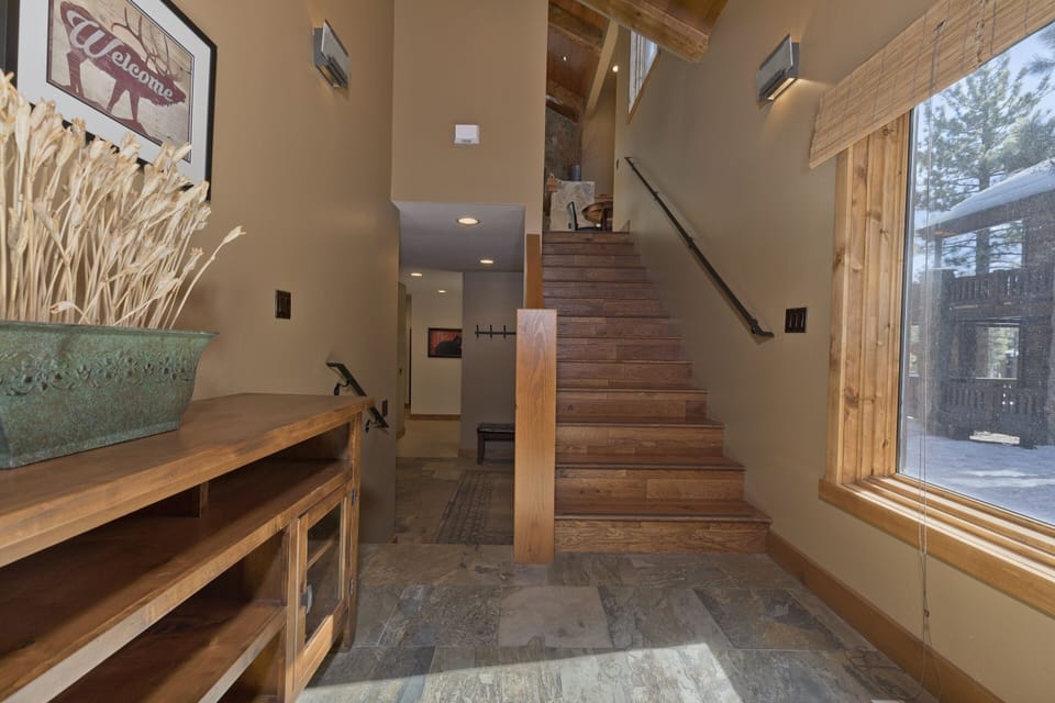 Flooring, Hardwood, Floor, Indoors, Banister