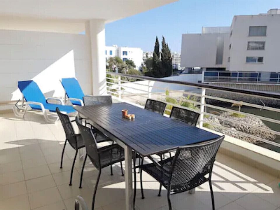 Spacious Balcony with table& chairs plus sunbeds