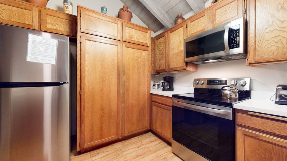 Room, Indoors, Furniture, Flooring, Hardwood
