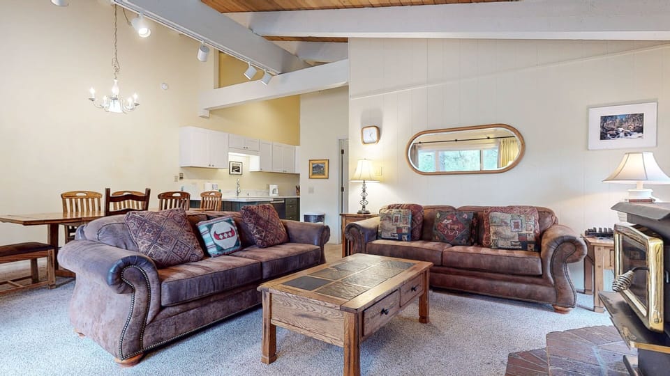 Home Decor, Couch, Furniture, Architecture, Building