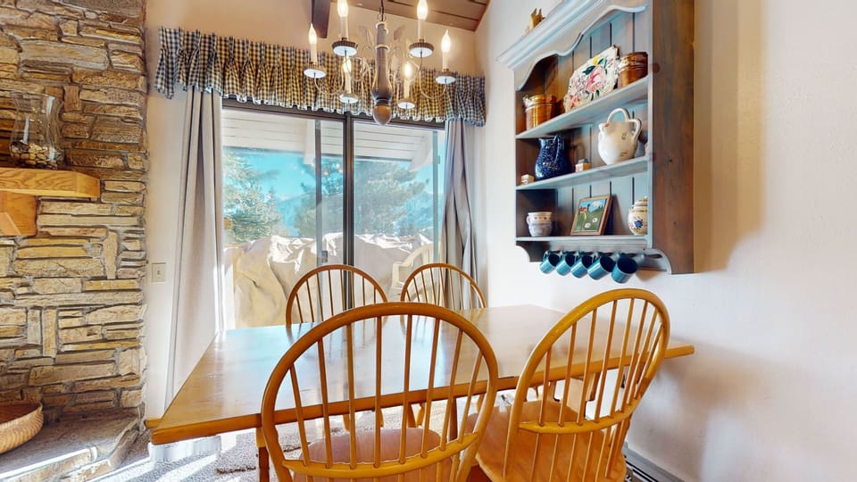 Dining Room, Dining Table, Furniture, Indoors, Room