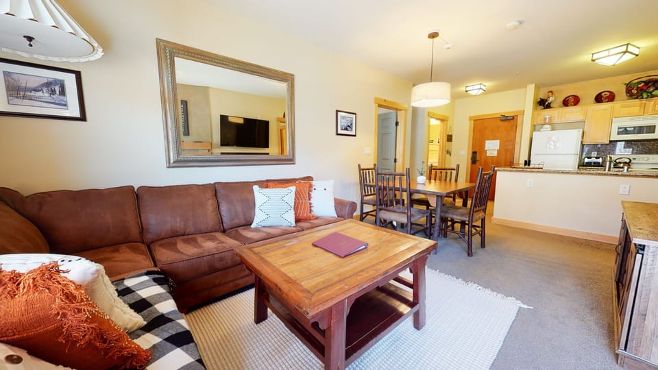 Flooring, Hardwood, Living Room, Room, Indoors